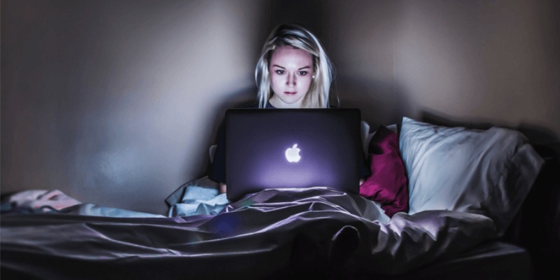 Tips for Using Your Laptop in Bed