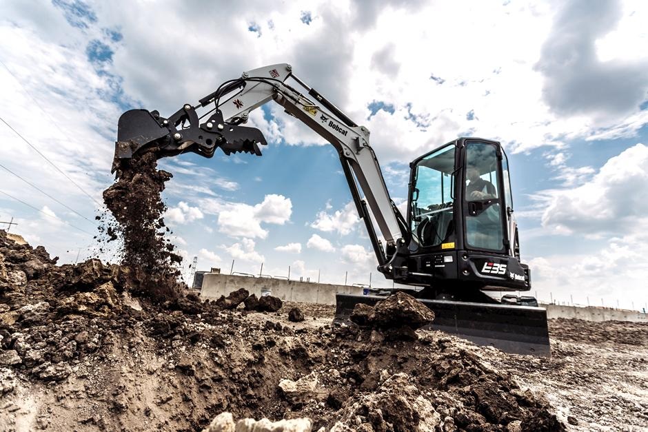 What is the Difference Between a Mini Excavator and a Compact Excavator?